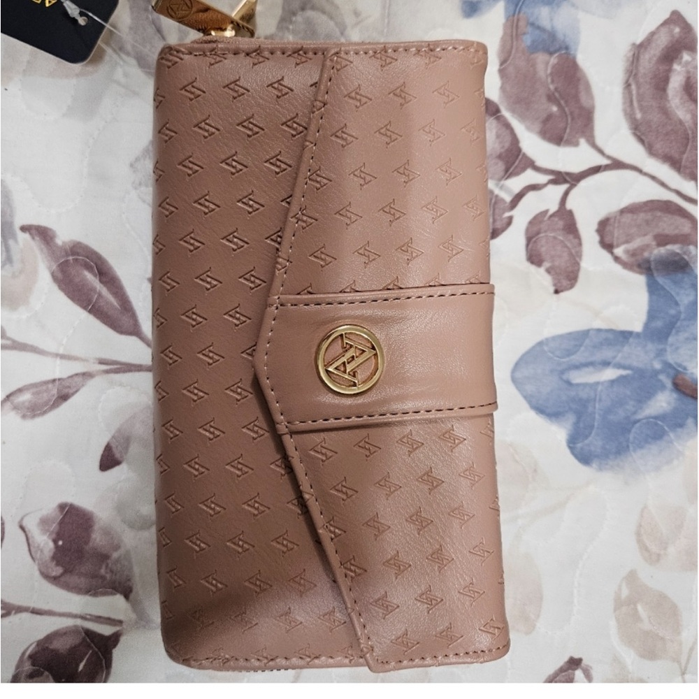 ADRIENNE VITTADINI DOULBE
ZIP PHONE WALLET